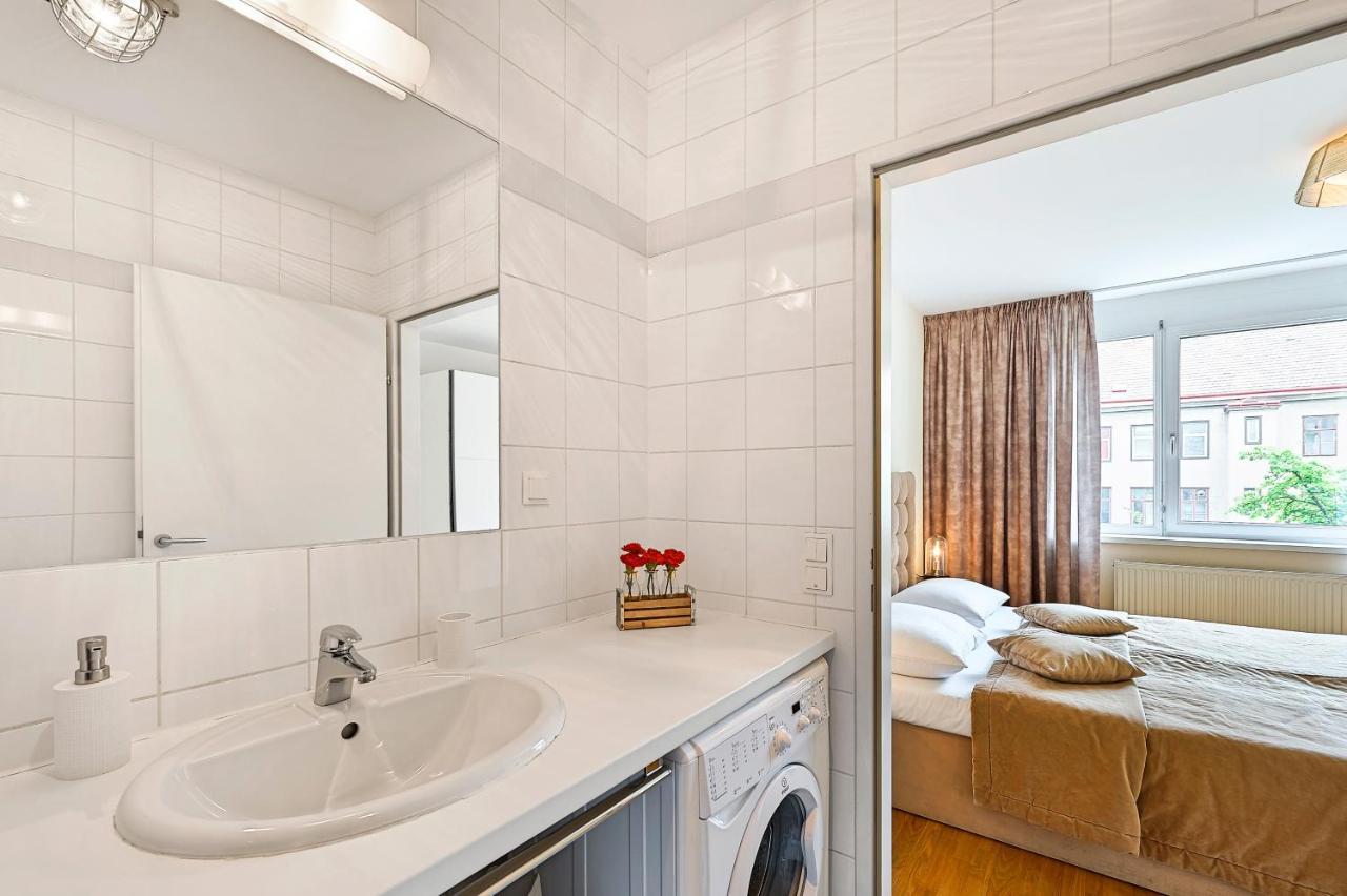 Peaceful Belvedere Apartment In Safe, Quiet & Central Location Вена Экстерьер фото